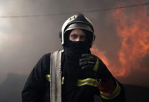 Пошкоджено будинок, горять авто: у Харкові вже шість постраждалих від удару дронами