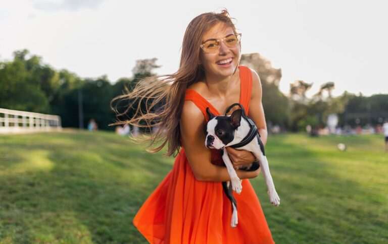 Може закінчитись штрафом: поліція нагадала, як правильно вигулювати собак