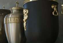 Урна на полиці: як церква ставиться до зберігання праху вдома