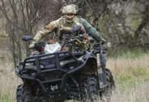 Росіяни штурмують на мотоциклах під Торецьком: у ЗСУ пояснили “античну логіку” атак