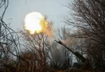 “Шанс 1 на 10 мільйонів”. ЗСУ показали, як з гаубиці влучили прямо в окупанта на мотоциклі