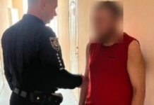 Вирвав сумку з рук потерпілого та втік: у Дніпрі поліцейські затримали підозрюваного у пограбуванні містянина