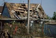 Внаслідок атаки РФ по Нікопольщині постраждала жінка, пошкоджені будівлі та сонячні панелі – Лисак