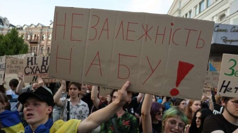 НАБУ: з 2016 по 2025 рік про підозру повідомили 71 чинному й колишньому народному депутату