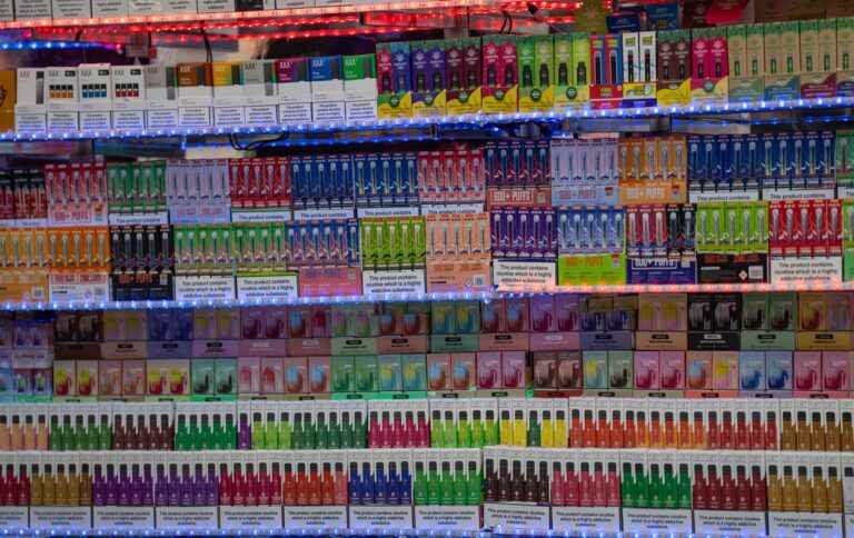 У Раді запропонували повністю заборонити в Україні електронні сигарети