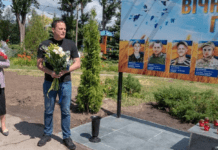 У Карнаухівці відкрили памʼятний знак на честь мешканців громади, які загинули, захищаючи Україну