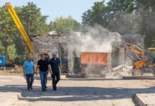 У Камʼянському ліквідовують наслідки нічного удару: задіяні всі служби