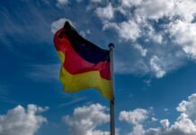 Після зустрічі з віцеканцлером Німеччини Зеленський заявив, що триває робота щодо закупівлі двох систем Patriot