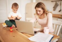 5 фраз, які не варто говорити мамам-домогосподаркам