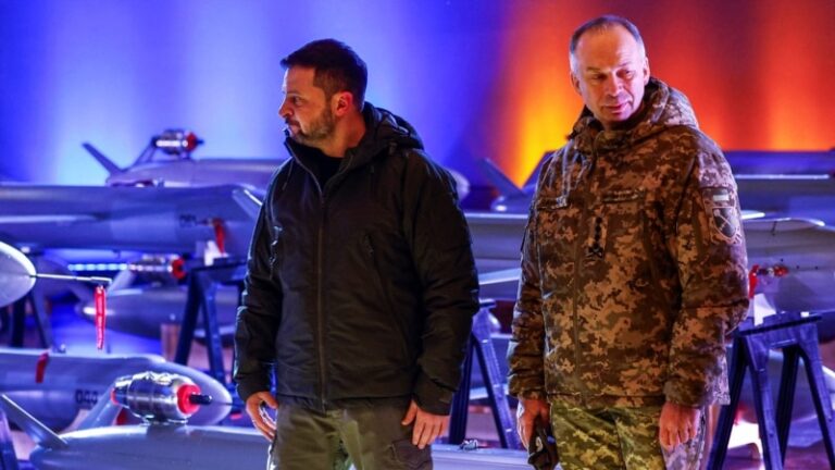 «Важко. Але противника стримуємо» – Сирський про ситуацію на фронті