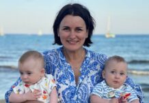 “Сенс мого життя”: Ліза Глінська поділилася рідкісним фото з 9-місячними доньками