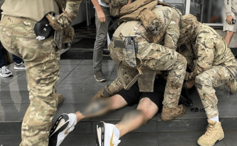 15-20 тис. $ за «повний пакет»: прикордонники ліквідували черговий канал втечі з країни