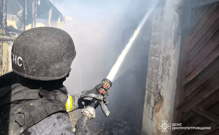 Синельниківський район: вогнеборці ліквідували наслідки ворожої атаки