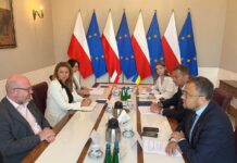 МВС Польщі зайнялося врегулюванням статусу українців після вето Навроцького