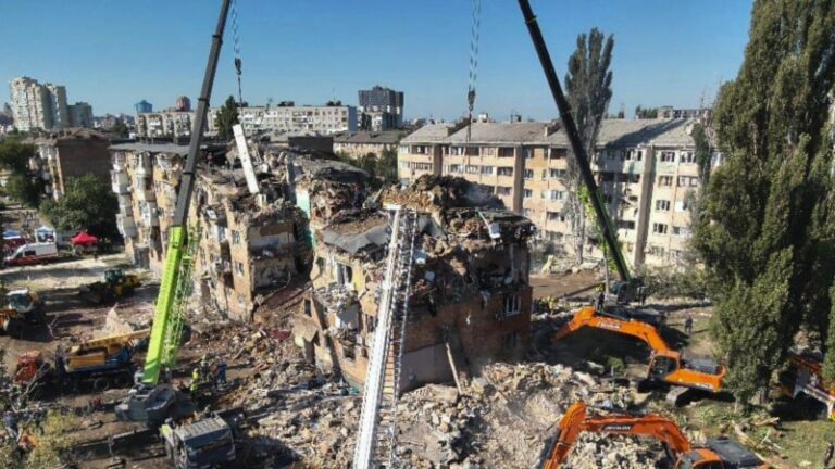 Зеленський: кількість загиблих унаслідок російського удару по Києву зросла до 25