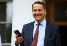 Сікорський розкритикував Угорщину за заборону на в’їзд «Мадяру» й запросив його до Польщі