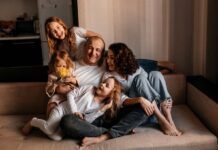 Як подружитися з дитиною партнера: поради, які працюють у реальному житті