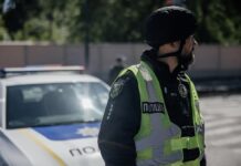 У Вінниці невідомий з пістолетом оголошував хвилину мовчання (відео)