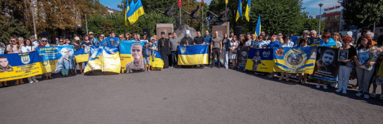 У Кам’янському вшанували пам’ять захисників, які віддали свої життя у боротьбі за свободу та незалежність України