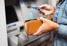 Збої у зв’язку спровокували рекордний відтік грошей з банків Росії, – ЗМІ