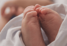 У Дніпрі жінка народила дитину і викинула в пакеті на вулицю