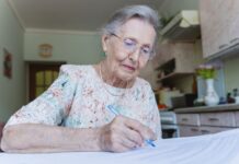 Українцям почали виплачувати пенсії за серпень: чи буде підвищення