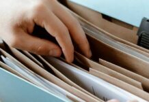 Штрафи для бізнесу, індексація зарплат, нові виплати батькам і електронні квитки на потяг: що саме зміниться для українців з 1 серпня