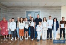 Міський голова Камʼянського вручив свідоцтва та подарунки отримувачам стипендії виконавчого комітету