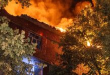 Дрон вдарив по підприємству: рятувальники показали наслідки ворожого обстрілу у Харкові