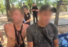 Патрульні Кривого Рогу затримали чоловіків, які погрожували перехожим предметом, схожим на пістолет