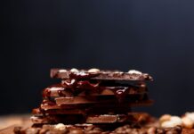 Що станеться з тиском, якщо ви будете щодня їсти чорний шоколад?