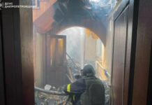 У Нікополі ворожий обстріл спричинив займання будинку