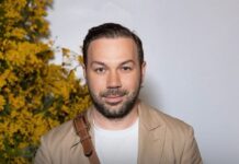 Літній гід від Андре Тана: які аксесуари для волосся носити в серпні 2025