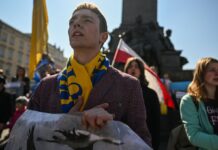 Спростять документи, але пришвидшать депортацію: Польща готує нововведення для українців