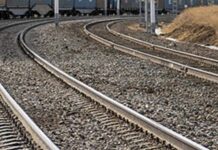 Місцева влада РФ заявила про двох загиблих через вибух на залізниці в Орловській області