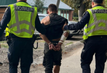 Вкрав кілька пачок цигарок та погрожував охоронцю ножем: правоохоронці Кривого Рогу затримали зловмисника