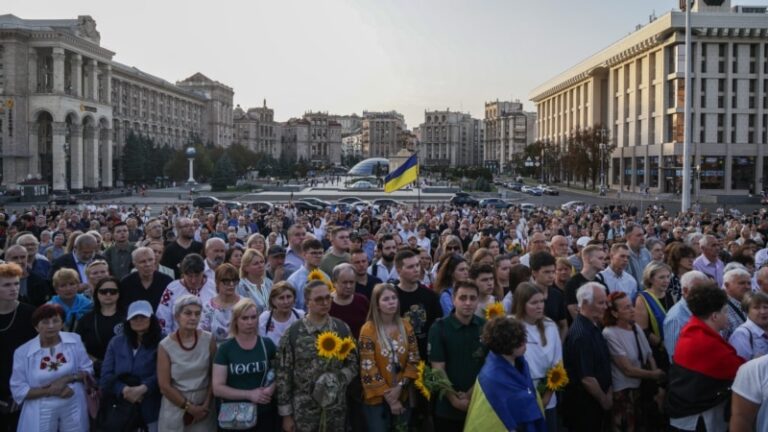 У Києві вшановують пам’ять Андрія Парубія. У Львові триває панахида