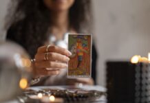 В життя цих знаків Зодіаку постукають зміни: карти Таро обіцяють щасливий квиток