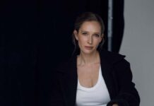 Знову у капелюшці: Осадча підкорила Ukrainian Fashion Week незвичайним “луком”