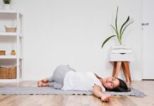 Найпростіша поза, яка допоможе позбутися болю у спині
