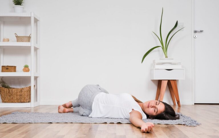 Найпростіша поза, яка допоможе позбутися болю у спині