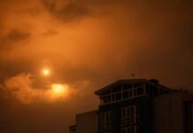 У КМДА попередили про перебої з оплатою за проїзд у швидкісному трамваї й фунікулері після атаки РФ