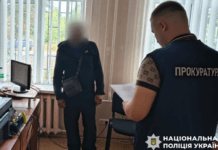 Дратувала її потреба в догляді: на Дніпропетровщині чоловік до смерті побив власну матір