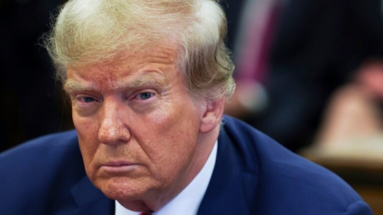 Трамп заявив, що не має послання для Путіна і чекає на його рішення