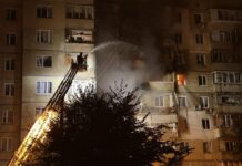 Рятувальники показали фото наслідків атаки дронів на Київ, загиблих уже двоє