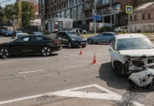 На проспекті Поля у Дніпрі зіштовхнулися Renault та Polestar: подробиці ДТП