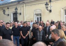 Прощання з Парубієм у Львові: Палатний віддав шану загиблому нардепу