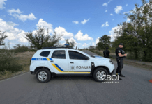 На Дніпропетровщині поліцейський застрелився у службовому авто: деталі