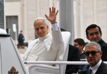 Папа Римський попереджає про великі проблеми через швидке зростання статків бізнес-еліти