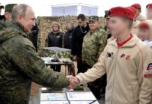 РФ на окупованих територіях нав’язує українським дітям свою пропаганду і вчить воювати – розвідка Британії